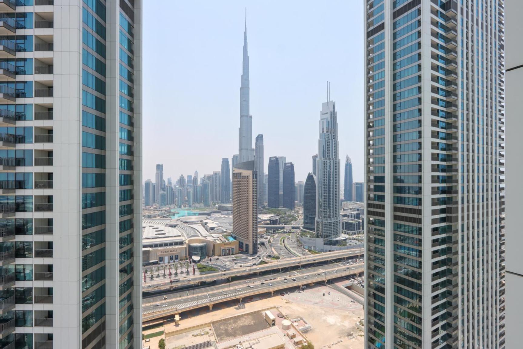 Livbnb-3br Next To Mall With Burj View Dubai