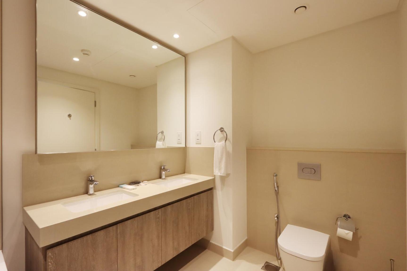 Apartment Livbnb-3br Next To Mall With Burj View Dubai