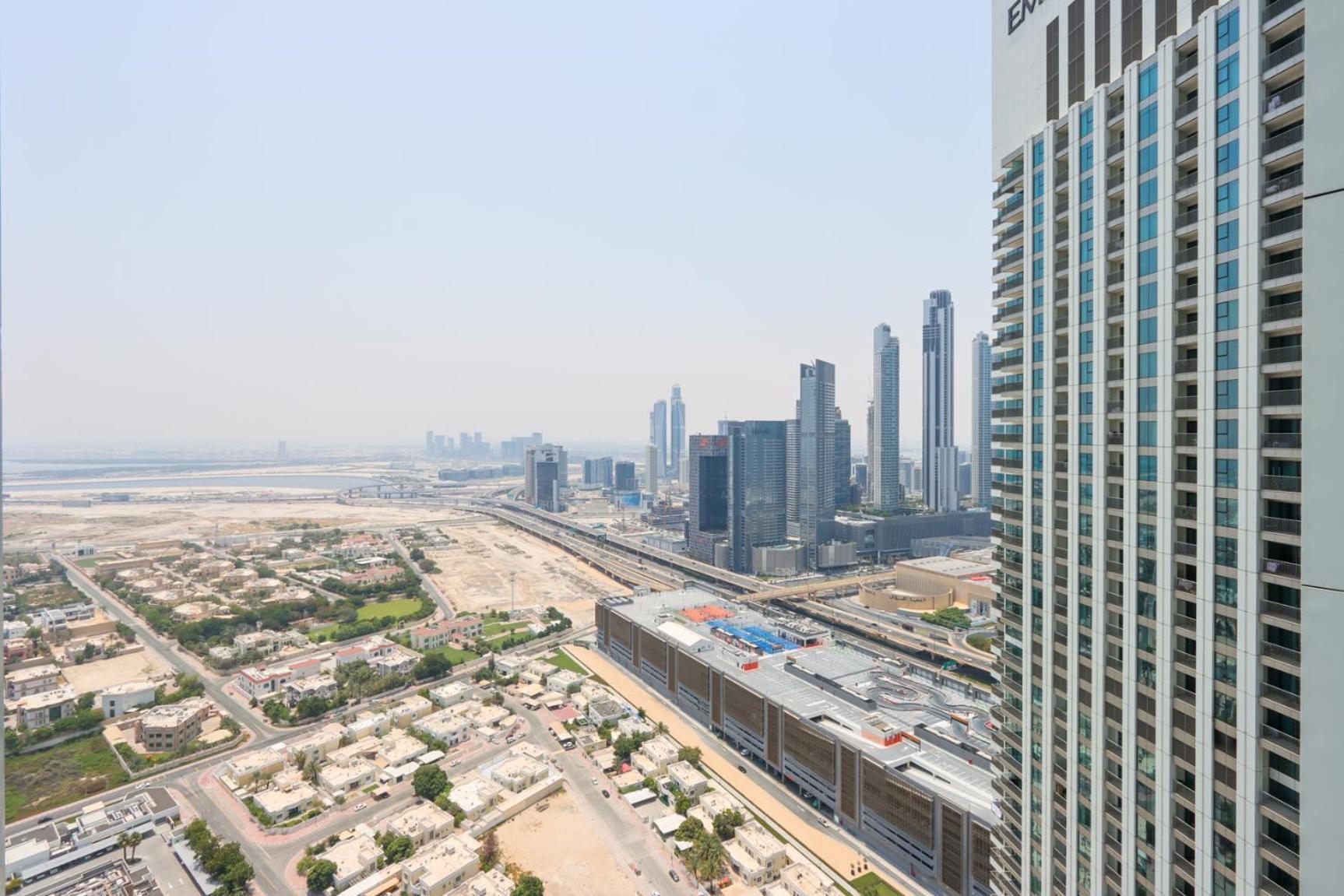 Livbnb-3br Next To Mall With Burj View * Dubai